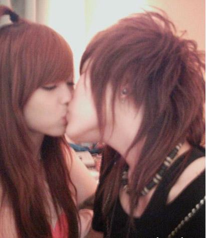 173_kiss2.jpg